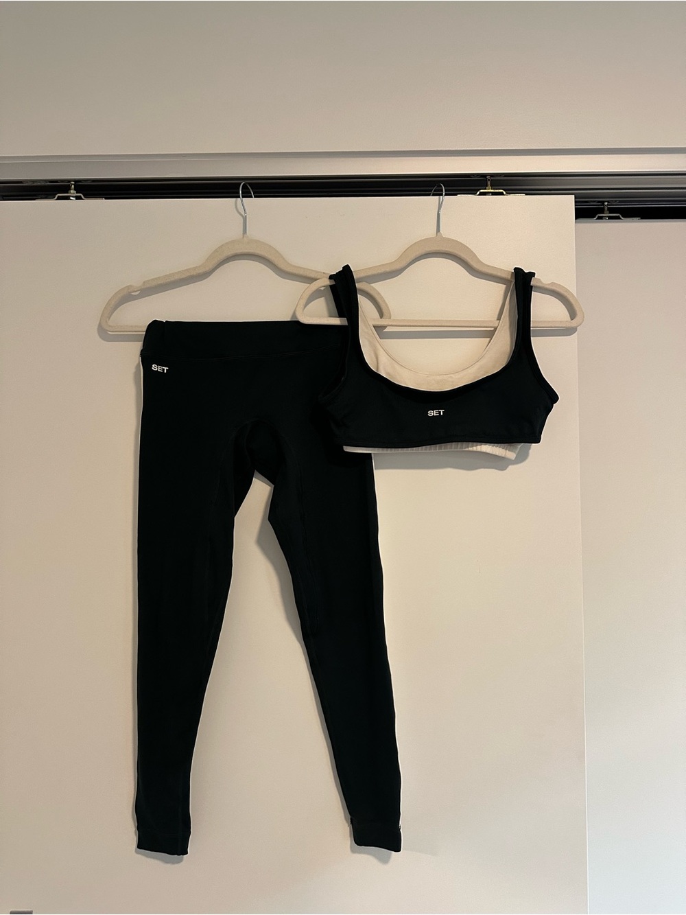 SET Black & Cream for cloud Leggings and Sports Bra Set